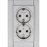 Double earthed socket outlet, for the in