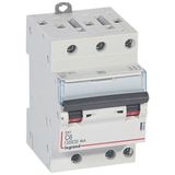 Circuit breaker DX³4500 6kA high inlet and low outlet via screw terminal - three-pole 400V~ 6A curve C - 3 modules