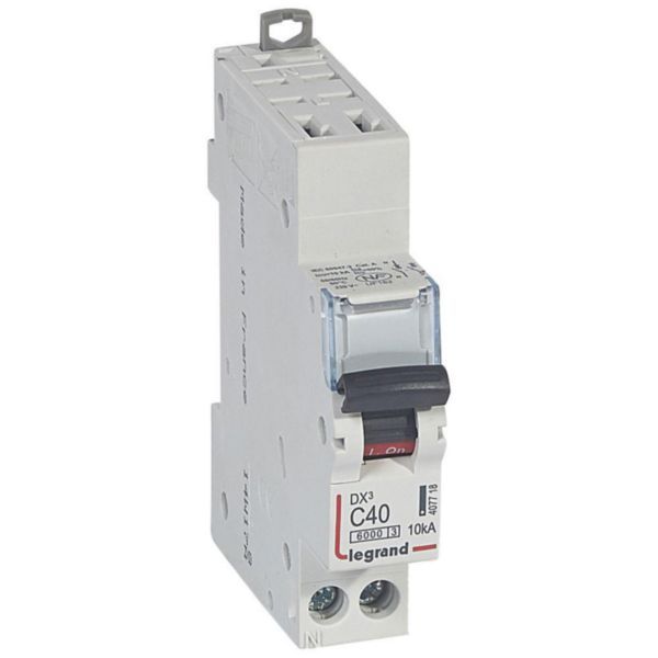 DX³6000 10kA automatic high inlet and low outlet U+N screw circuit breaker - 230V~ - 40A - curve C - 1 module image 1