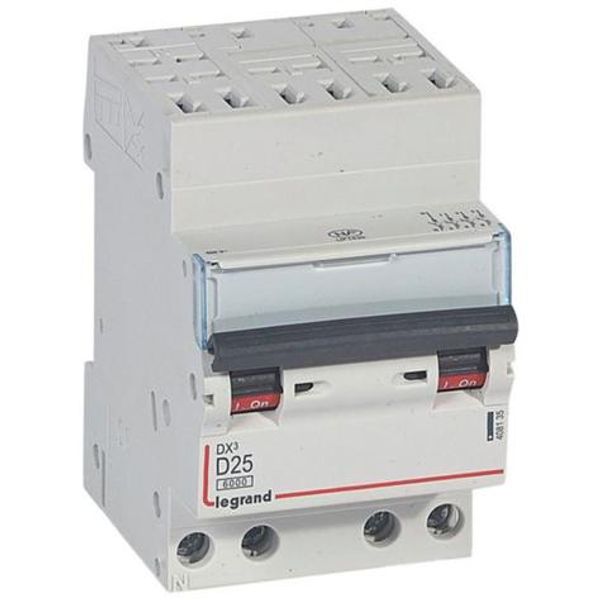 DX³6000 10kA high inlet automatic low outlet screw circuit breaker 4P 400V~ - 25A - curve D - for optimized HX³ comb image 1