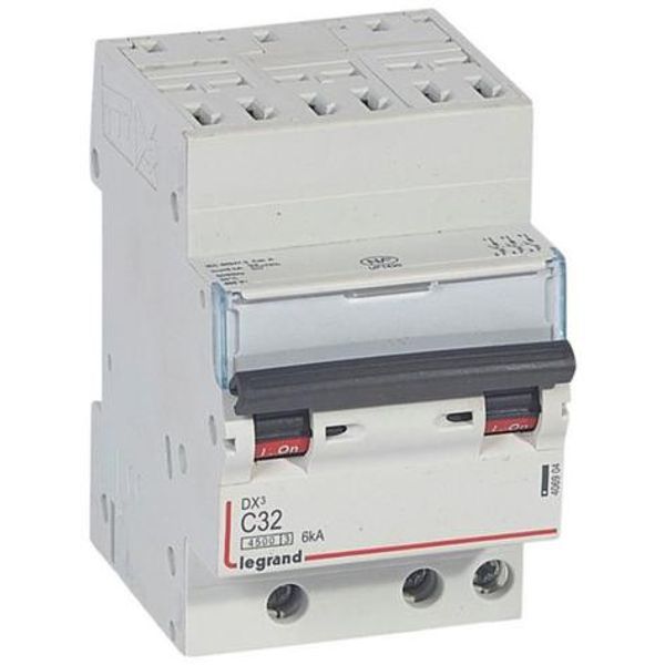 Circuit breaker DX³4500 6kA high inlet via automatic terminals low outlet via screw terminals - three-pole 400V~ 32A curve C - 3 modules image 1