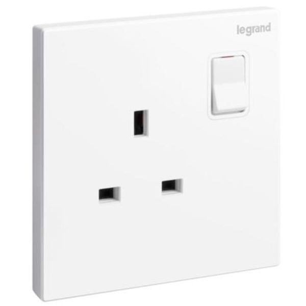 Galion - 1 gang British Standard switched single pole socket outlet - 13A - White image 1