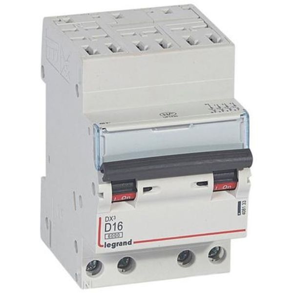 DX³6000 10kA high inlet automatic low outlet screw circuit breaker 4P 400V~ - 16A - curve D - for optimized HX³ comb image 1