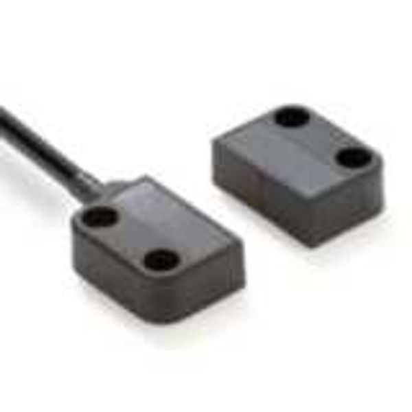 Non-contact door switch, reed, miniature plastic, 1NC+1NO, M8 connecto image 1