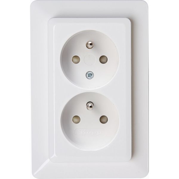 Double earthed socket outlet with centra image 1