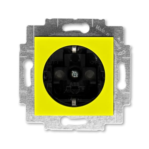 5520H-A03457 64 Socket outlet with earthing contacts, shuttered image 1