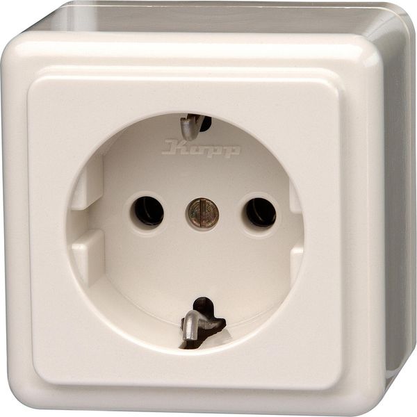 Earthed socket outlet image 1