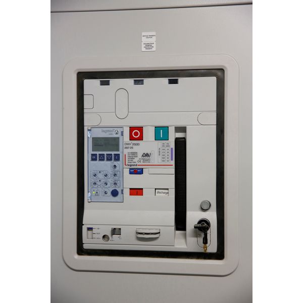 Air circuit breaker DMX³ 2500 lcu 50 kA - draw-out version - 3P - 2000 A image 2