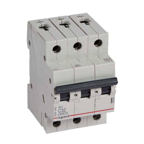 MCB RX³ 6000 - 3P - 400V~ - 32 A - C curve - prong/fork type supply busbars image 1