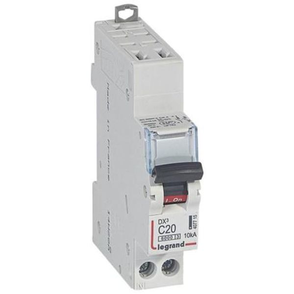 DX³6000 10kA automatic high inlet and low outlet U+N screw circuit breaker - 230V~ - 20A - curve C - 1 module image 1