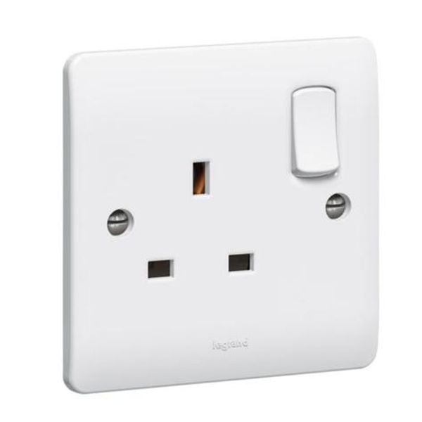 Socket outlet Synergy - 1 gang switched - 13 A 250 V~ - white image 1